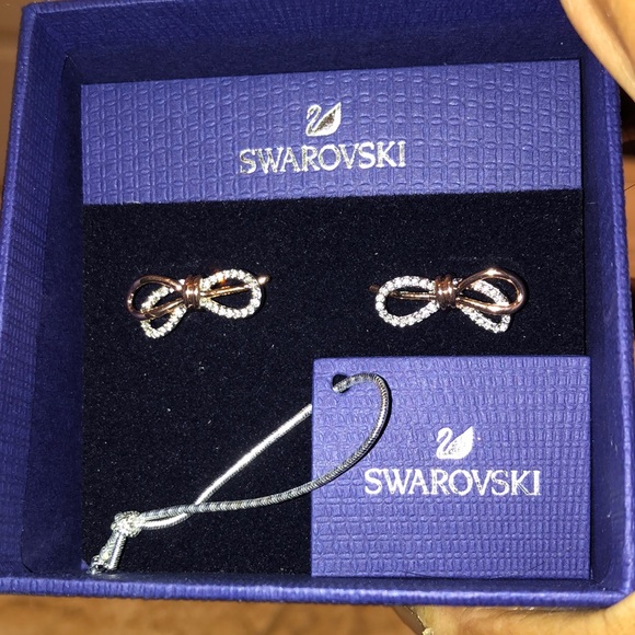 Swarovski lifelong bow earrings - NWOT - Picture 3 of 5